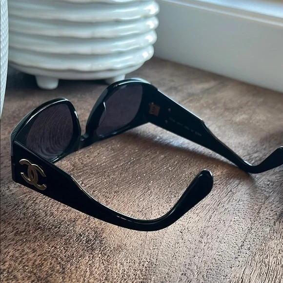 CHANEL Black Sunglasses with Gold Logo - Picture 8 of 11